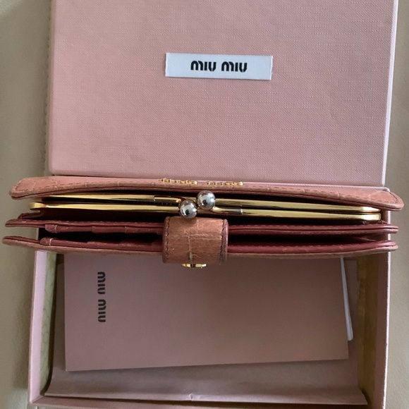 Miu Miu Croc Embossed Leather Twisted Lock Wallet - Picture 3 of 16